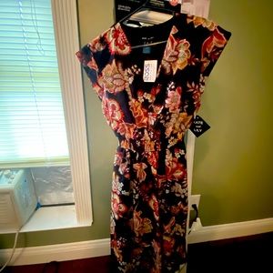 Floral dress. Elastic waist. Lined. Cap sleeves.